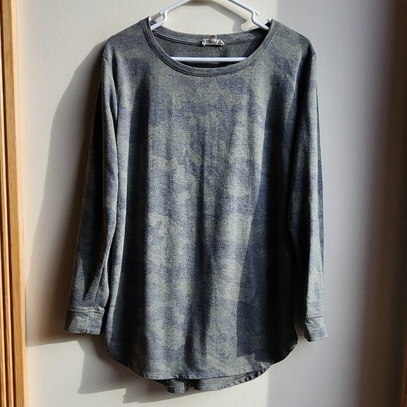 Jane and Delancey Green/Gray Scoop Neck Camouflaged Jersey Size Medium - Picture 4 of 13